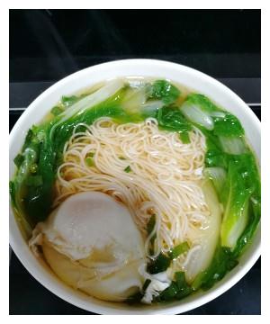 来一碗热汤面,简单美味,营养丰富