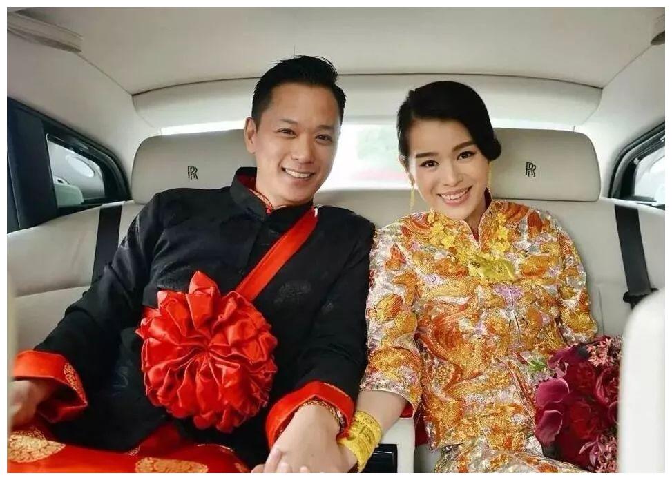 黄宗泽和女友拍拖四年，又劈腿陈浩民狼吻女星，幸好胡杏儿没嫁他
