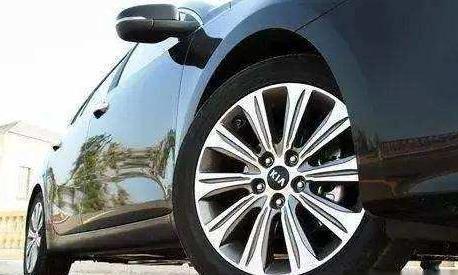 为啥聪明的人喜欢买稍旧的“库存胎”？4S店：因为他们懂车