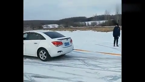 视频：五菱之光VS科鲁兹，两车对抗结局太意外了，万万没想到啊！