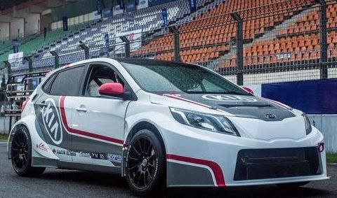 东风悦达起亚配置高端，造型美观且舒适，十分霸气