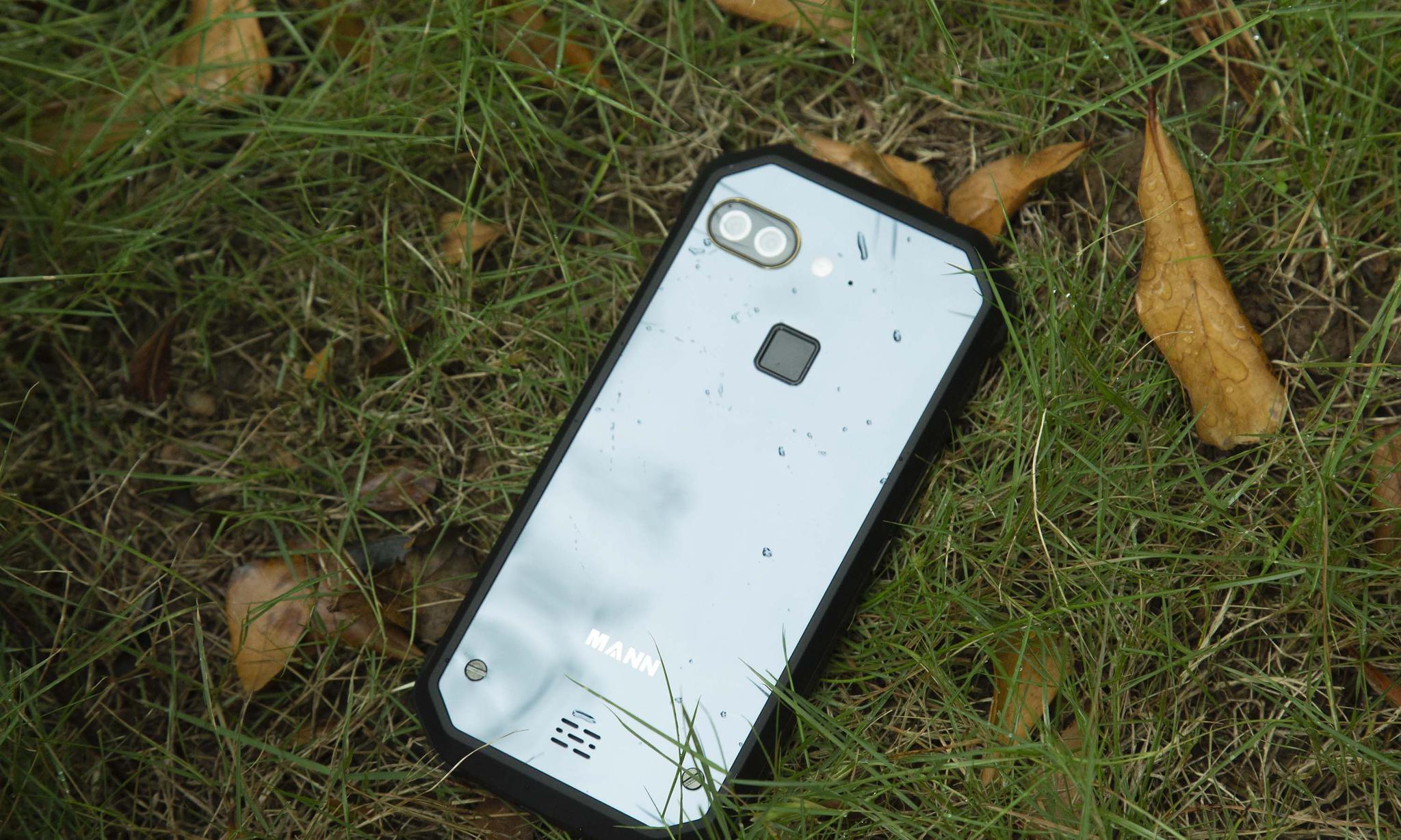 抗摔的智能手机排行榜_最耐摔的手机排名:三星倒数第一,华为第二,第一买不起!