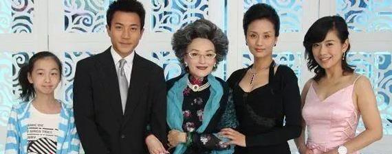 71岁陈莎莉婚姻坎坷，两婚两离至今单身，如今与儿子相依为命
