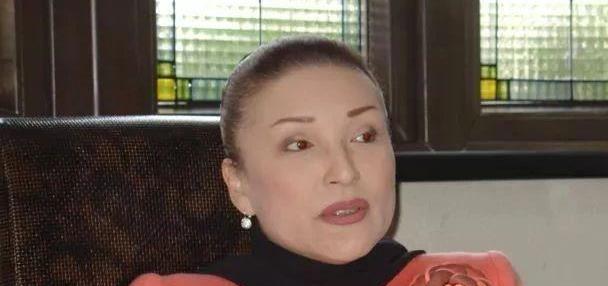 71岁陈莎莉婚姻坎坷，两婚两离至今单身，如今与儿子相依为命