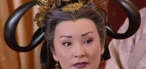 71岁陈莎莉婚姻坎坷，两婚两离至今单身，如今与儿子相依为命