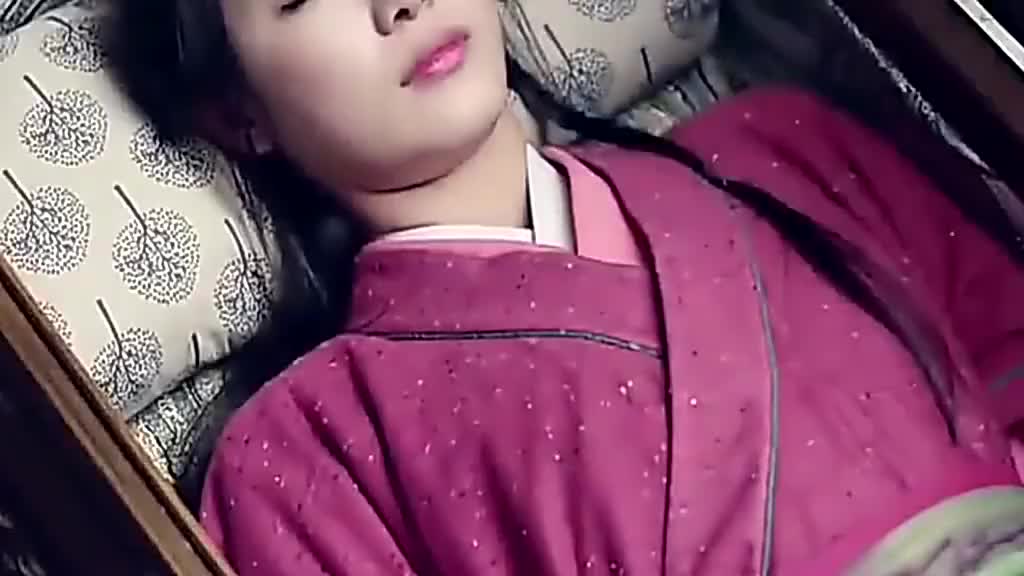 美女死后男子依旧保存着她的尸体太虐了
