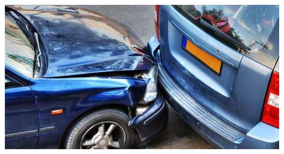 撞人后先自己垫付治疗费还是等保险公司？别记混了，否则吃大亏