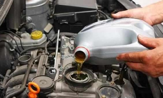 5000公里不换机油骗了多少人？修车师傅：发动机都是这样坏的！