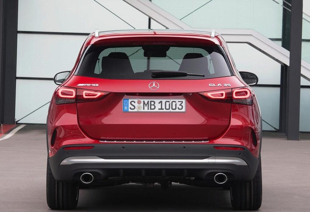 奔驰gla2002018款,2020款奔驰gla200 全新奔驰gla/amg gla 35 4matic发布 不在溜背变得更加硬朗