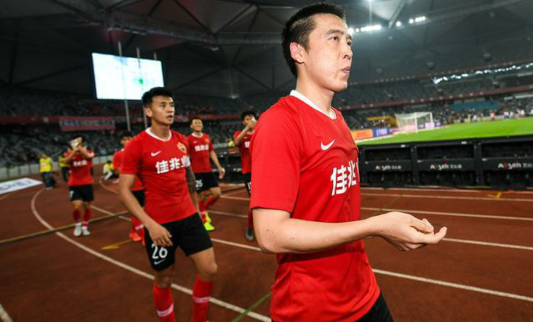 深圳佳兆业主场战平山东鲁能,赛后深足球员感