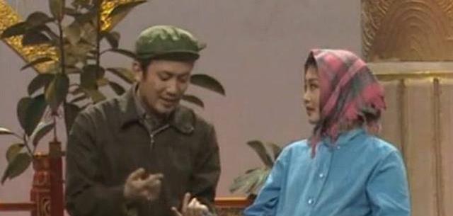 曾是侯耀文的前妻,嫁给了姜昆搭档,现在生活美满,网友：没眼看