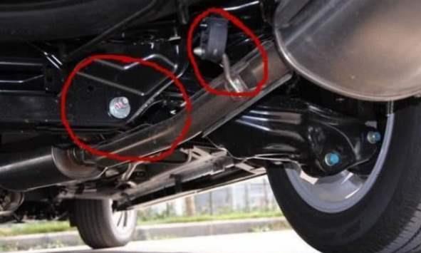 在底盘放一块吸铁石是什么原理？老司机：这么做才是聪明人