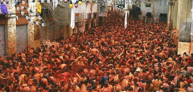 ����������ȡ����գ�����ҳ˽�����桱������裬��Ů�����۾ʹ���