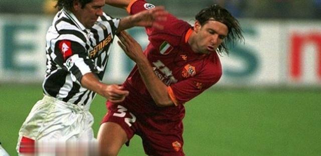 足球赛的352阵型与532阵型,哪个更好用?