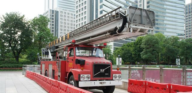 行驶里程只有一千多公里，80年代进入国内的沃尔沃F10抢险车实拍