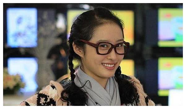 《丑女无敌》红极一时的她，年仅26岁已离世，4年无人悼念！