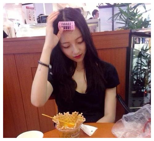 林更新女友正脸曝光，网友：怎么向王思聪看齐了？