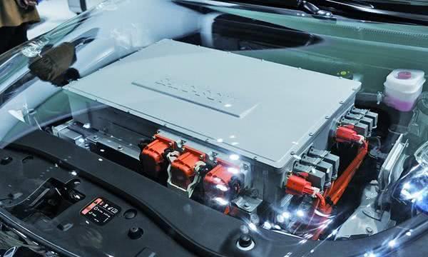 一场春运揭开新能源“遮羞布”，多辆汽车高速抛锚，车主寸步难行