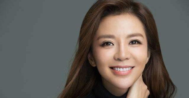 春晚女主持大盘点，董卿再度缺席令人惋惜，而她竟也主持过春晚