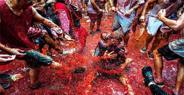 ����������ȡ����գ�����ҳ˽�����桱������裬��Ů�����۾ʹ���