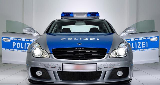 各个国家豪华警车秀!日本用GTR,迪拜用超跑