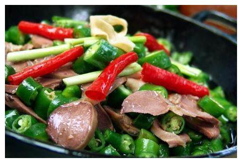 鸡杂家常,香死了,好吃开胃,秒变高中下饭菜青椒v鸡杂双国家集训队图片