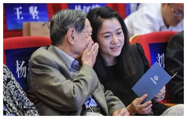 翁帆被曝为杨振宁产下一子,宝宝正面照惊人,本