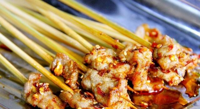 淄博的烧烤你品尝过吗原来烤肉的方式和口感相差这么大