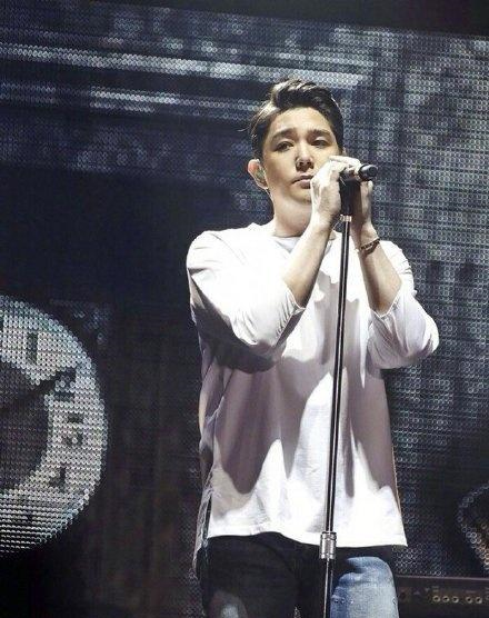 强仁宣布退出Super junior组合，其原因为曾两次酒驾惹出事端