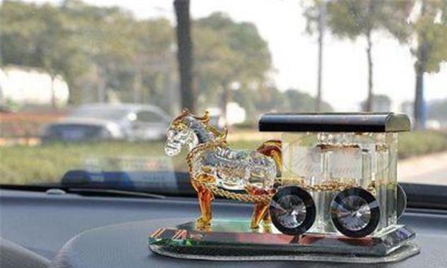 怎样更美观的装饰汽车内部？