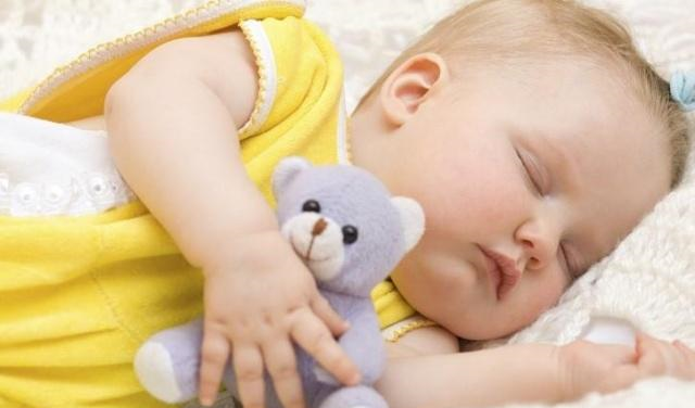 宝宝的睡眠安全问题，如何为宝宝选择安全的床上用品