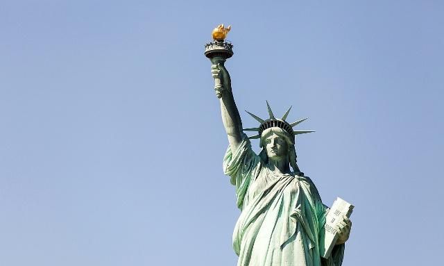 美国争取民主自由的象征——自由女神像