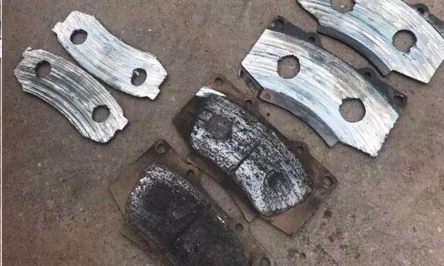 刹车系统的重中之重，如何判断刹车片需要更换？