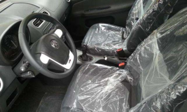 买车后要将车内塑料保护膜扔掉，很多新手却总舍不得扔