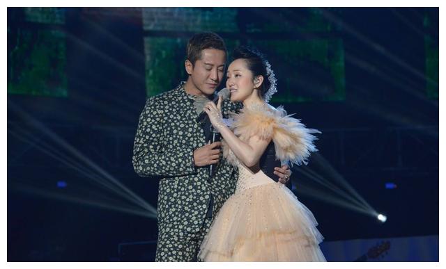 48岁的很低调的毛宁，隐藏这么多年老婆，原来比杨钰莹漂亮