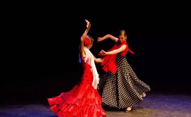 ����������ȡ����գ�����ҳ˽�����桱������裬��Ů�����۾ʹ���