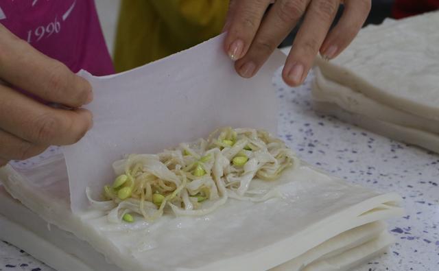 广东阳江的特色小食，阳江“猪肠碌”。