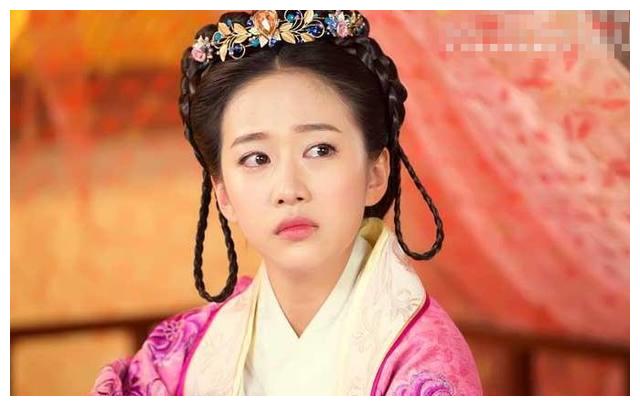 刘美含《天泪传奇之凤凰无双》中饰演云乐公主,太后为了权利给薛壁一