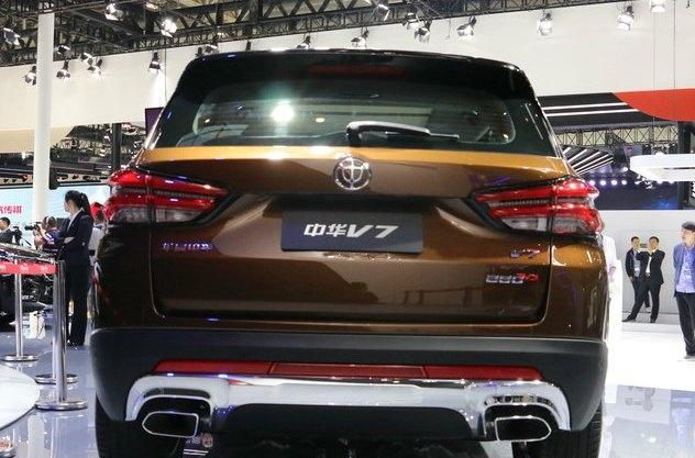 10万级最强SUV!车宽近3米,204马力油耗6.6L