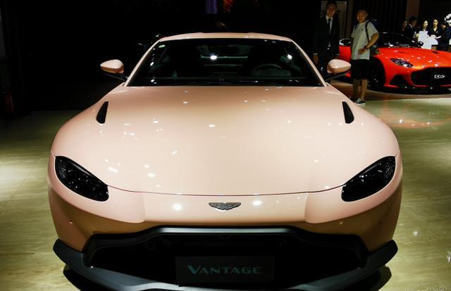 阿斯顿·马丁DB11V8 Volante和Vantage