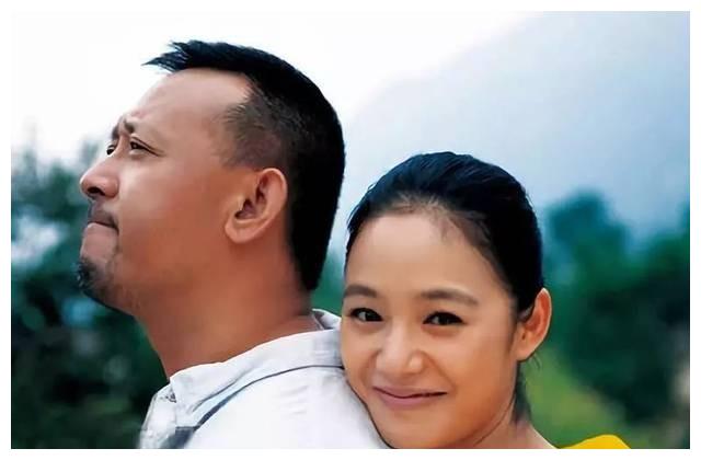 23岁签约王家卫，后嫁大15岁的著名导演，41岁宛如少女