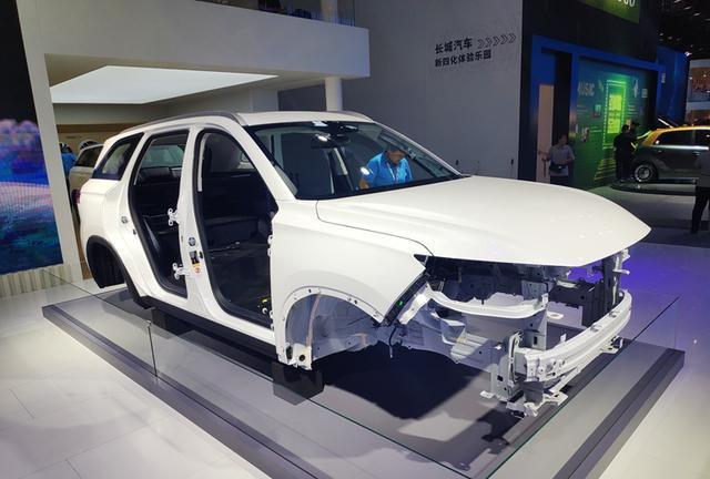 长安欧尚X7 广州车展现场拆车 带来全新感受