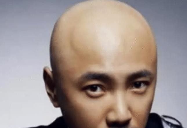 留光头的男艺人, 吴亦凡59分, 徐峥90分, 而他堪称光头界鼻祖