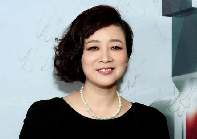 内地女演员50岁以上,老戏骨妈妈演员大全 成熟之美,年过50岁的10位女明星,芳华依旧风采不减当年