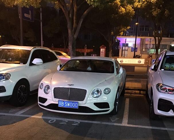 江苏宜兴实拍宾利GT跑车，车牌