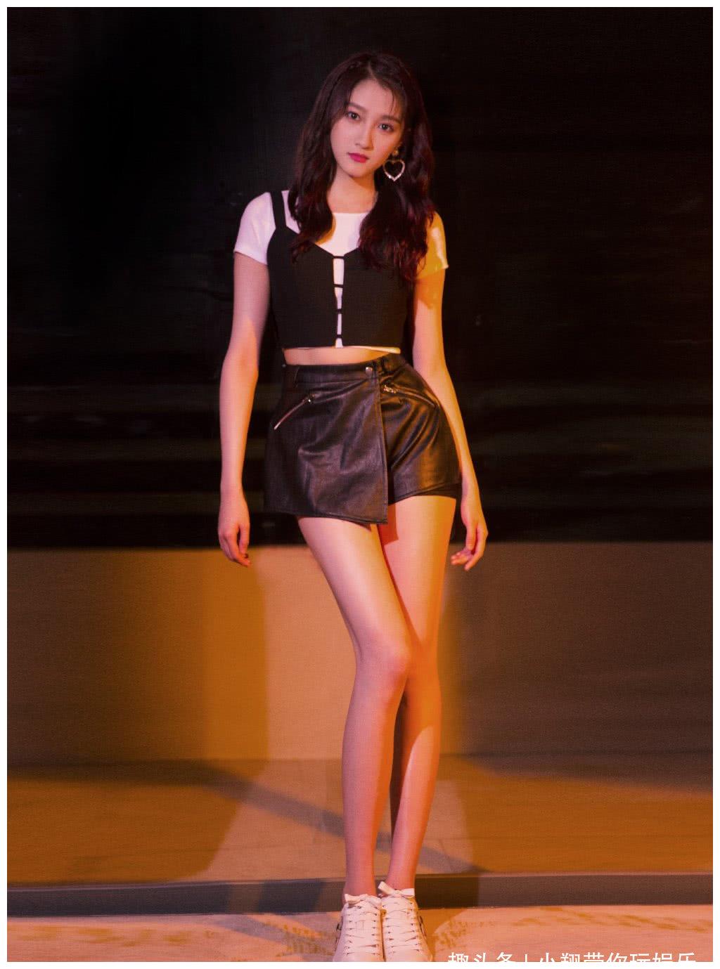 看到杨紫和关晓彤同框后,终于明白啥叫一胖毁