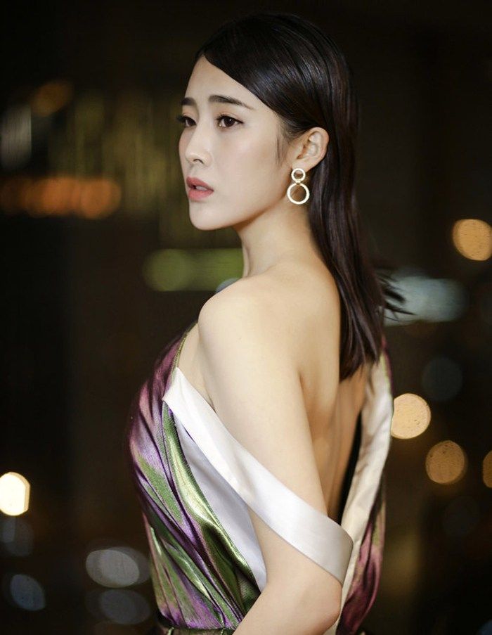 刘洁涵,一个天然美貌的长腿美女