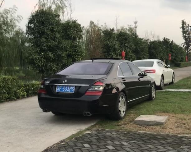 南通海安市农村实拍奔驰S600L，气场不输宾利！
