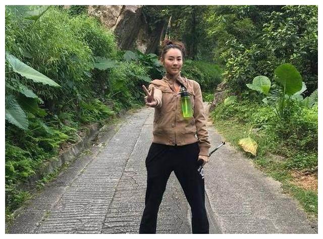 张柏芝近照曝光憔悴不堪，和王菲相比，她活成了独立的女王！