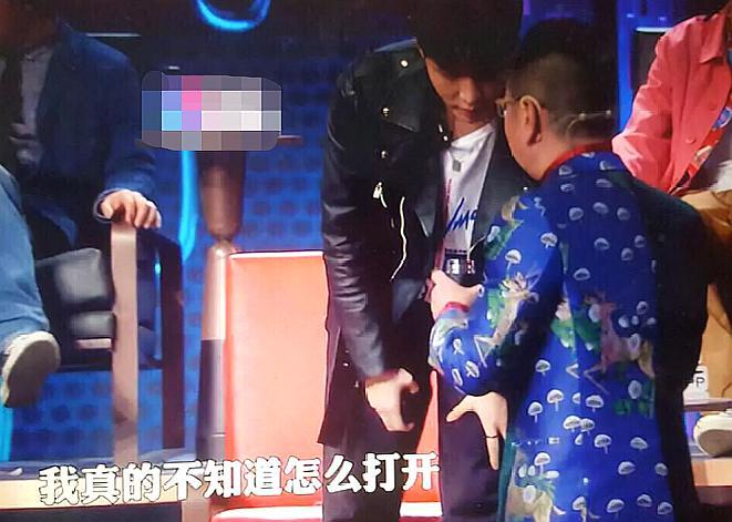 张艺兴傻白甜人设营销过度?上节目不会开保温杯,张绍刚眼神亮了